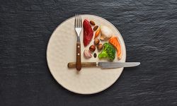 Aralıklı Oruç Nedir? Sağlıklı mı? Kilo Verdiriyor mu? İşte Faydalar ve Zararları...