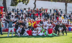 Ayvalıkgücü Belediyespor Finale Fırtına Gibi Girdi: 4-1’lik Zaferle Tur Biletini Aldı!