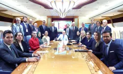 Cumhurbaşkanı Erdoğan: “Dünya İsrail’den Büyüktür” – İşte Uçakta Yaptığı Kritik Açıklamalar