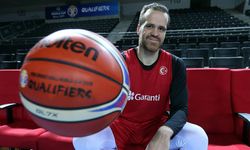 Milli Formayı 293 Kez Giydi! Balıkesirli Oğuz Savaş Basketbola Veda Etti