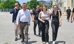 Özgür Özel’den Anlamlı Hareket! Ferdi Zeyrek’in Kızını Sınava Götürdü!