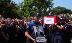 Özgür Özel'den duygusal veda: Manisa'yı bize emanet etti gitti!