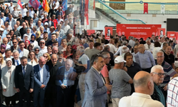 AK Parti Meydanda Gövde Gösterisi Yaptı, CHP Salonda Kendi Kendine Bayramlaştı