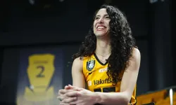 Deniz Uyanık Çin'de Fırtına Gibi Esti! Deniz Uyanık Kimdir?