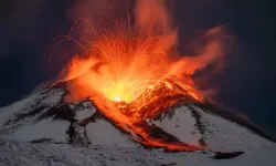 Etna Yanardağı'nda Korkutan Patlama! Etna Yanardağı Neden Patladı!