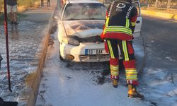 Gömeç’te Otomobil Alev Alev Yandı! E87 Yolunda Panik Anları