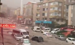 Ankara’da Sel Felaketi: Araçlar Sürüklendi, Çatılar Uçtu!