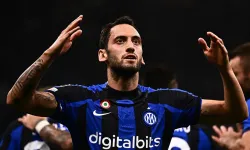 Hakan Çalhanoğlu Taraftarları İkiye Bölündü! "Türkiye'de Tek Bir Takımın Hayalini Kuruyorum!"
