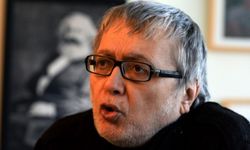 Gazeteci-Yazar Hikmet Çetinkaya Hayatını Kaybetti! İşte Çetinkaya'nın Kariyeri ve Hayatı: