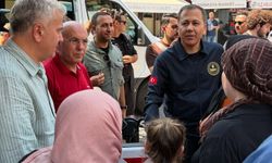 İçişleri Bakanı Ali Yerlikaya Bir Kez Daha Sındırgı’da Depremzedelerle Buluştu