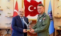 Balıkesir Valisi İsmail Ustaoğlu’ndan Yeni Komutanlara Ziyaret