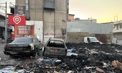 İzmir'de Korkutan Yangın! Çöplükten Alevler Yükseldi, 6 Araç Küle Döndü!