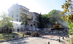 6,1’lik Depremde Yıkılmıştı! Sındırgı’daki Bina Enkazı Tamamen Temizlendi
