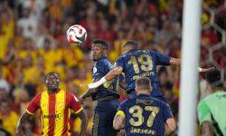 Göztepe–Fenerbahçe Maçında Kartlar Havada Uçuştu! İlk Yarıda Gol Sesi Çıkmadı!