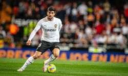 Milli Futbolcu Cenk Özkacar Köln Yolunda! İmzalar Atıldı!