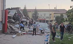 Sındırgı Belediye Başkanı Serkan Sak: “10’dan Fazla Bina Yıkıldı, Enkazda Arama-Kurtarma Sürüyor”