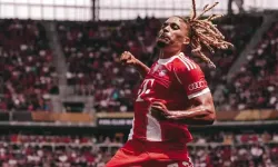 Galatasaray'dan Eski Yıldızına Transfer Hamlesi! Sacha Boey Geri mi Dönüyor?