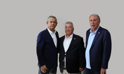 Sinan Diker yeniden CHP saflarında... Rozetini Özgür Özel taktı