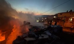 Erdek'te Korkutan Yangın! Baraka Alevlere Teslim Oldu!