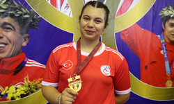 Zeynep Nur halterde Türkiye rekoru kırdı