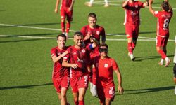 Ayvalıkgücü Sezona Galibiyetle Başladı: Nazilli Belediyespor’u 2-0 Mağlup Etti