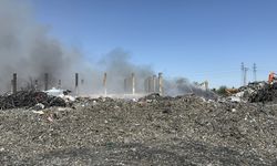 Adana'da Geri Dönüşüm Tesisinde Çıkan Yangın Söndürüldü! Soğutma Çalışmaları Sürüyor!