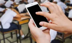 Okullarda Akıllı Telefon Yasaklanıyor! 2026'da Yürürlükte...