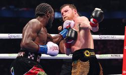 Terence Crawford, Canelo Alvarez’i Devirdi! Tarihe Geçen Zafer