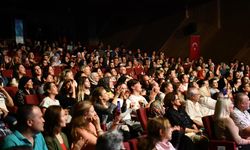 Avlu'da konser ve tiyatro bir aradaydı