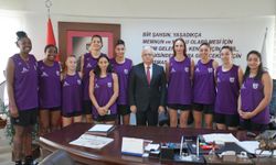Burhaniye Belediyespor Kadın Basketbol Takımı’ndan Başkan Deveciler’e Ziyaret