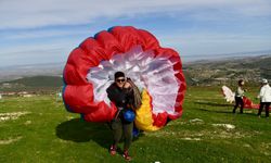 Gökyüzünde Buluşma: Akçaköy’de Yamaç Paraşütü Şöleni