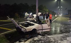 Tekirdağ'da Feci Kaza! Otomobil Aydınlatma Direğine Çarptı! Otomobil İkiye Ayrıldı!