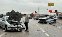 Balıkesir'de Feci Kaza! Polis Aracıyla Otomobil Çarpıştı! 3 Yaralı!