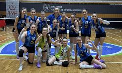 Balıkesir BŞB Voleybol Takımı Sezona Fırtına Gibi Başladı: 3-0’lık Net Galibiyet