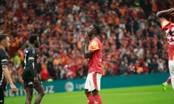 GOL! Başakşehir - Galatasaray Maçında Şok Hata! Davinson Sanchez Kendi Kalesine Attı, Skora Denge Geldi!
