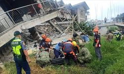 6,9 Büyüklüğünde Deprem! 61 Kişi Yaşamını Yitirdi!