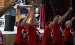 Edremit’te Cumhuriyet Coşkusu: Kadınlardan Harmandalı Gösterisi ve Cumhuriyet Sergisi