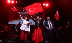 Edremit’te Cumhuriyet Coşkusu: Şevval Sam’dan Unutulmaz 29 Ekim Konseri