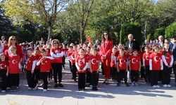 Gönen’de 29 Ekim Cumhuriyet Bayramı Coşkusu Yıldız Meydanı’nı Sardı