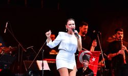 Edremit’te Cumhuriyet Coşkusu Şevval Sam Konseriyle Zirveye Çıkacak!