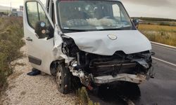 Gönen’de Feci Kaza: Binek Araç ile Öğrenci Servisi Çarpıştı, 2 Kişi Hayatını Kaybetti