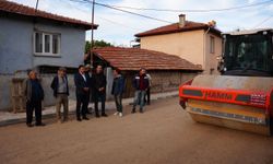 Sındırgı’da Yol Çalışmaları Tüm Hızıyla Sürüyor