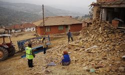 Sındırgı’da Deprem Sonrası Destek Sürüyor: Belediye Ekiplerinden Konteyner Ziyaretleri