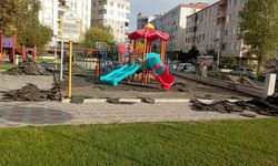 Cennetayağı Mahallesi Yaz Güneşi Parkı’nda Zemin Yenileme Çalışmaları Sürüyor