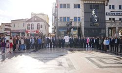 Sındırgı’da 24 Kasım Öğretmenler Günü Töreni Cumhuriyet Meydanı’nda Gerçekleştirildi