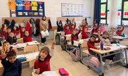 Dursunbey Belediyesi’nden Öğrencilere Diş Fırçası Dağıtımı