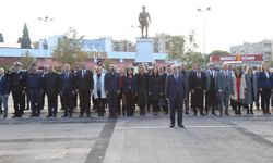 Edremit’te 24 Kasım Öğretmenler Günü İçin Çelenk Sunma Töreni Düzenlendi