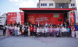 Geleneksel Oyunlar Tırı Sındırgı’da Çocuklarla Buluştu