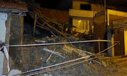 Balıkesir Edremit’te Metruk Bina Çöktü!