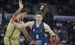 Anadolu Efes’ten Son Saniye Mucizesi! Barcelona’yı 74-73 Devirdi